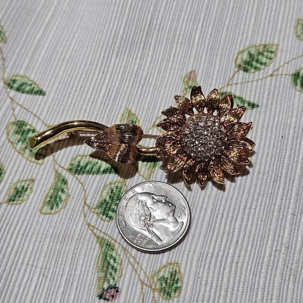 vintage cottagecore boho clear rhinestone sunflower gold tone brooch